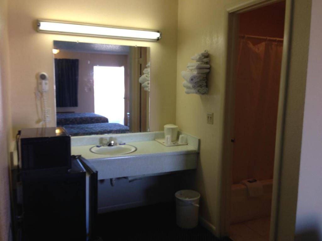 Super 7 Inn-Siloam Springs Номер фото