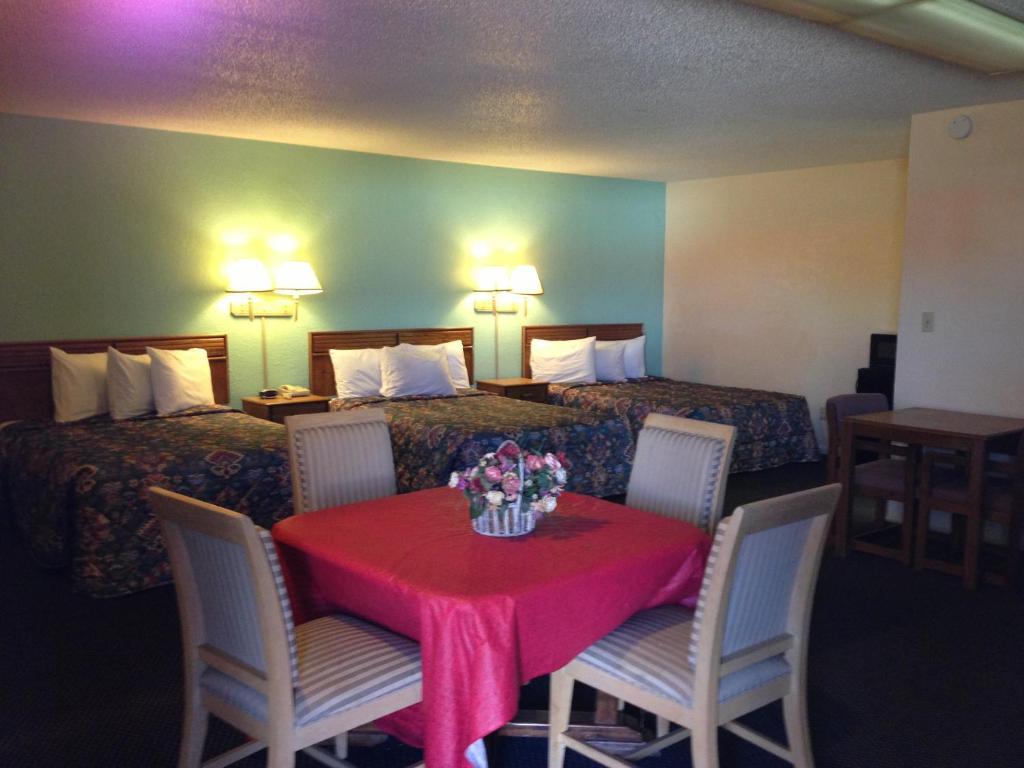 Super 7 Inn-Siloam Springs Номер фото